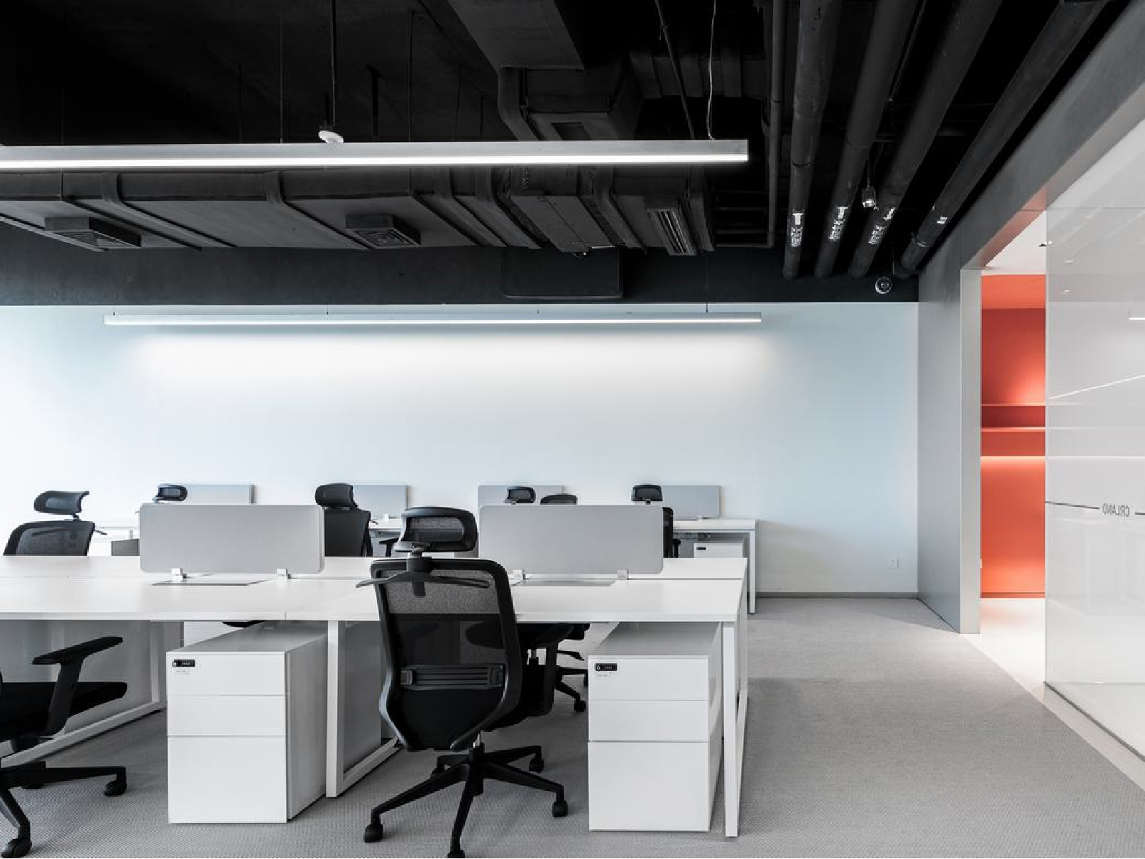 半山装饰带你了解员工开放办公区如何装修设计(图2) 半山装饰带你了解员工开放办公区如何装修设计(图2)