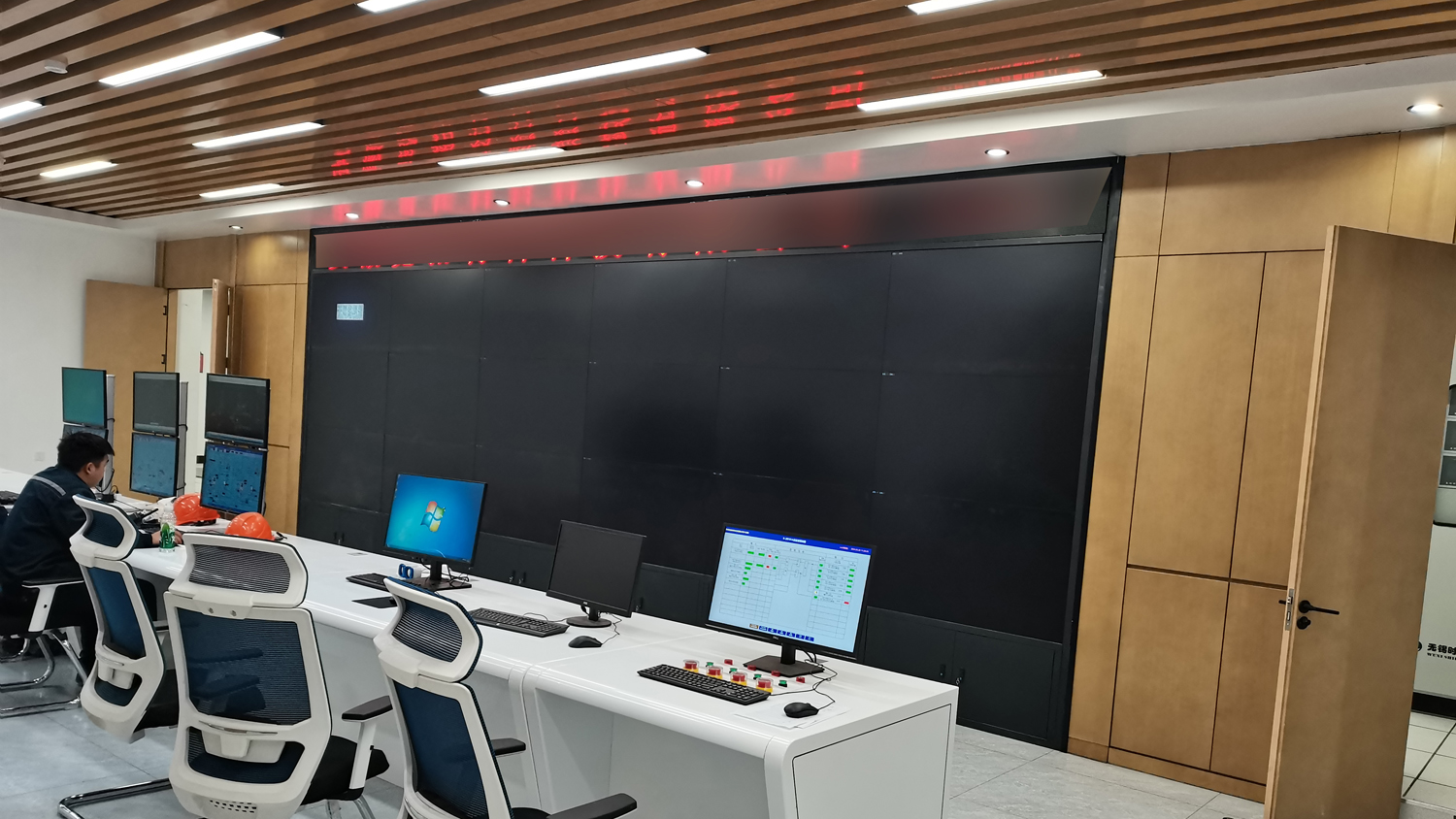 阜阳颍上觅拓500平方中控办公室装修案例(图1)