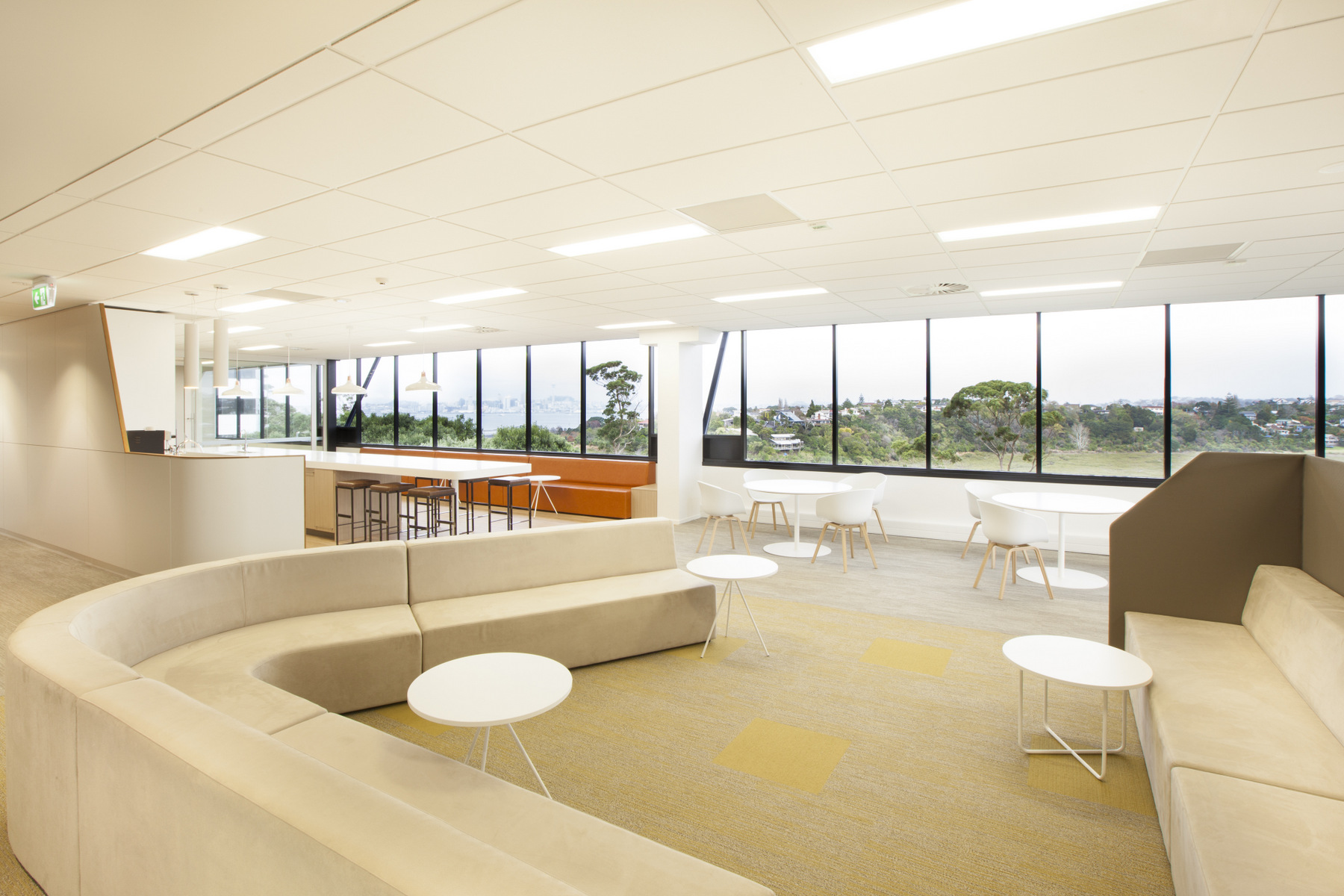 巢湖2300平方‘简装”办公室装修实景图分析(图2) 巢湖2300平方‘简装”办公室装修实景图分析(图2)